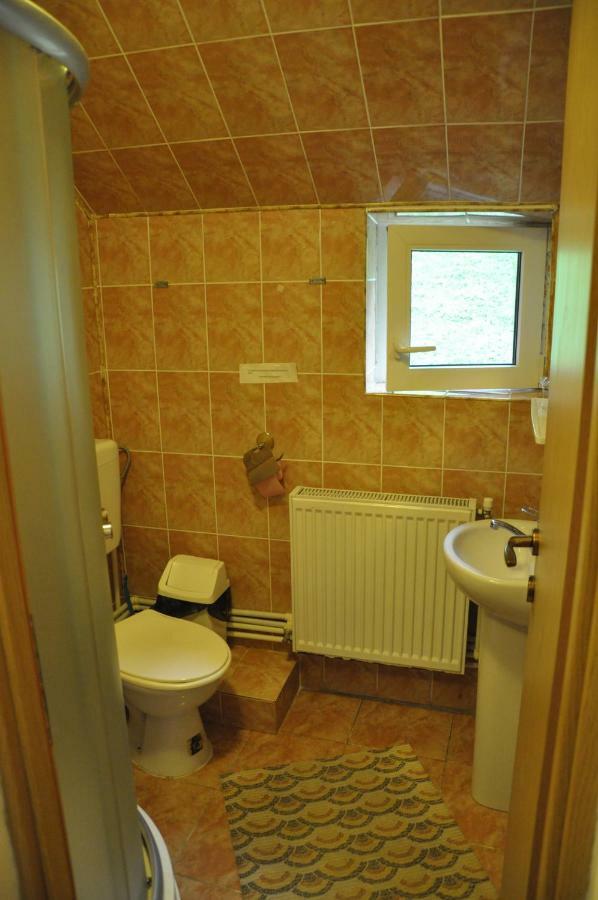 Hotel Casuta De Langa Padure Moeciu De Sus Zewnętrze zdjęcie