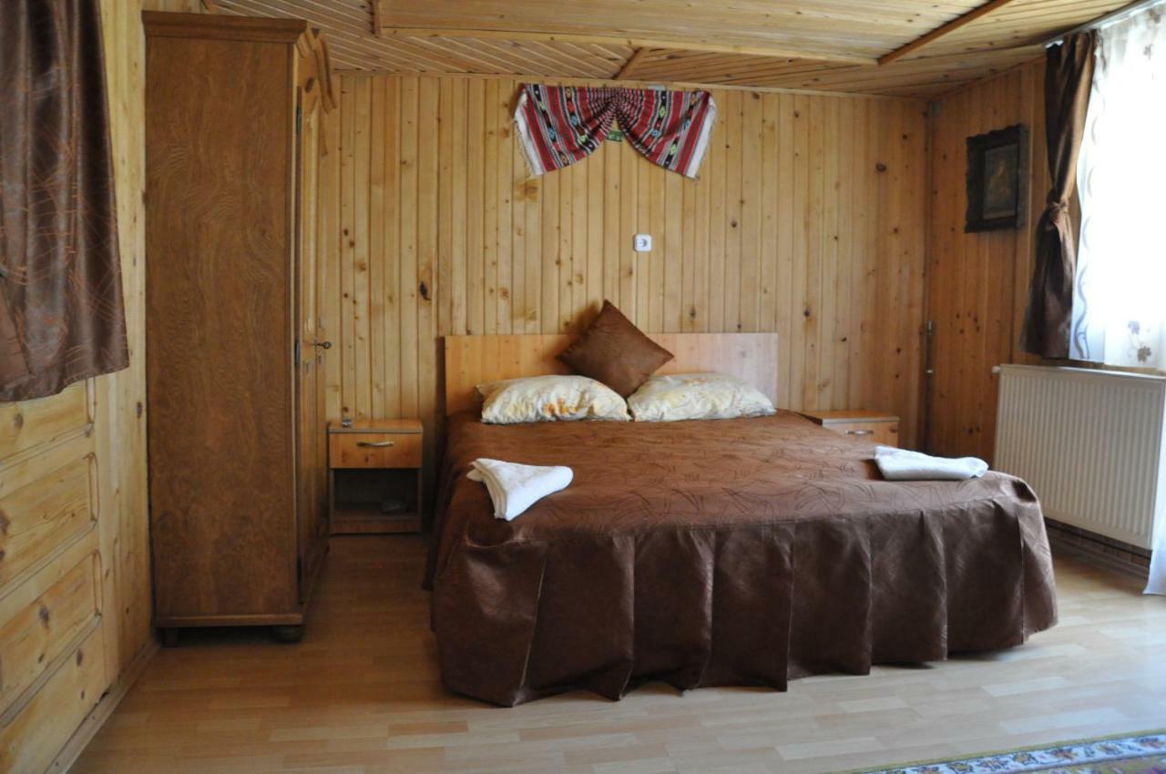 Hotel Casuta De Langa Padure Moeciu De Sus Zewnętrze zdjęcie