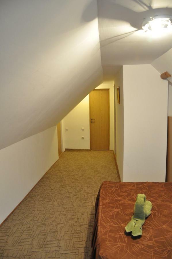 Hotel Casuta De Langa Padure Moeciu De Sus Zewnętrze zdjęcie