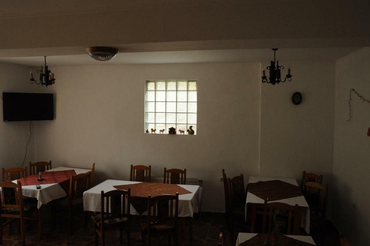 Hotel Casuta De Langa Padure Moeciu De Sus Zewnętrze zdjęcie
